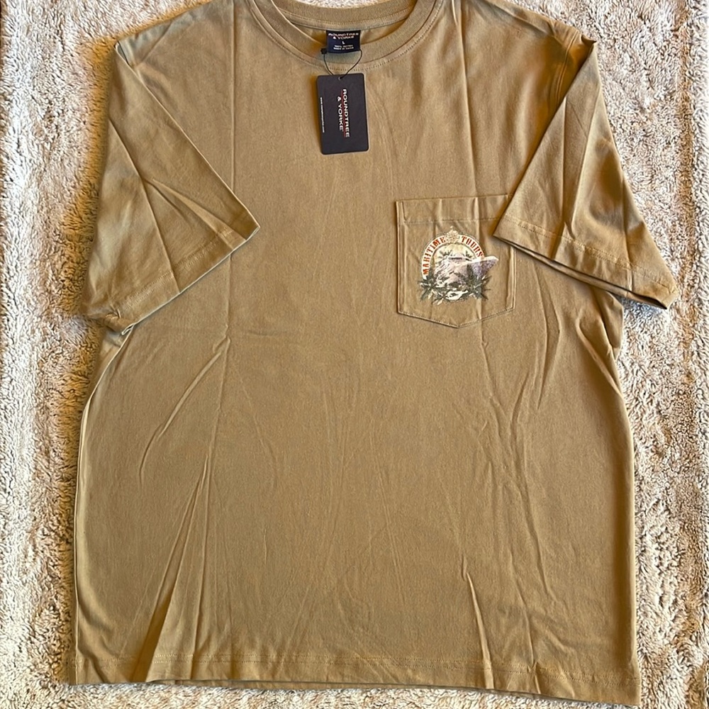 Roundtree & Yorke Nautical Themed  tee shirt Size L tan
Camel